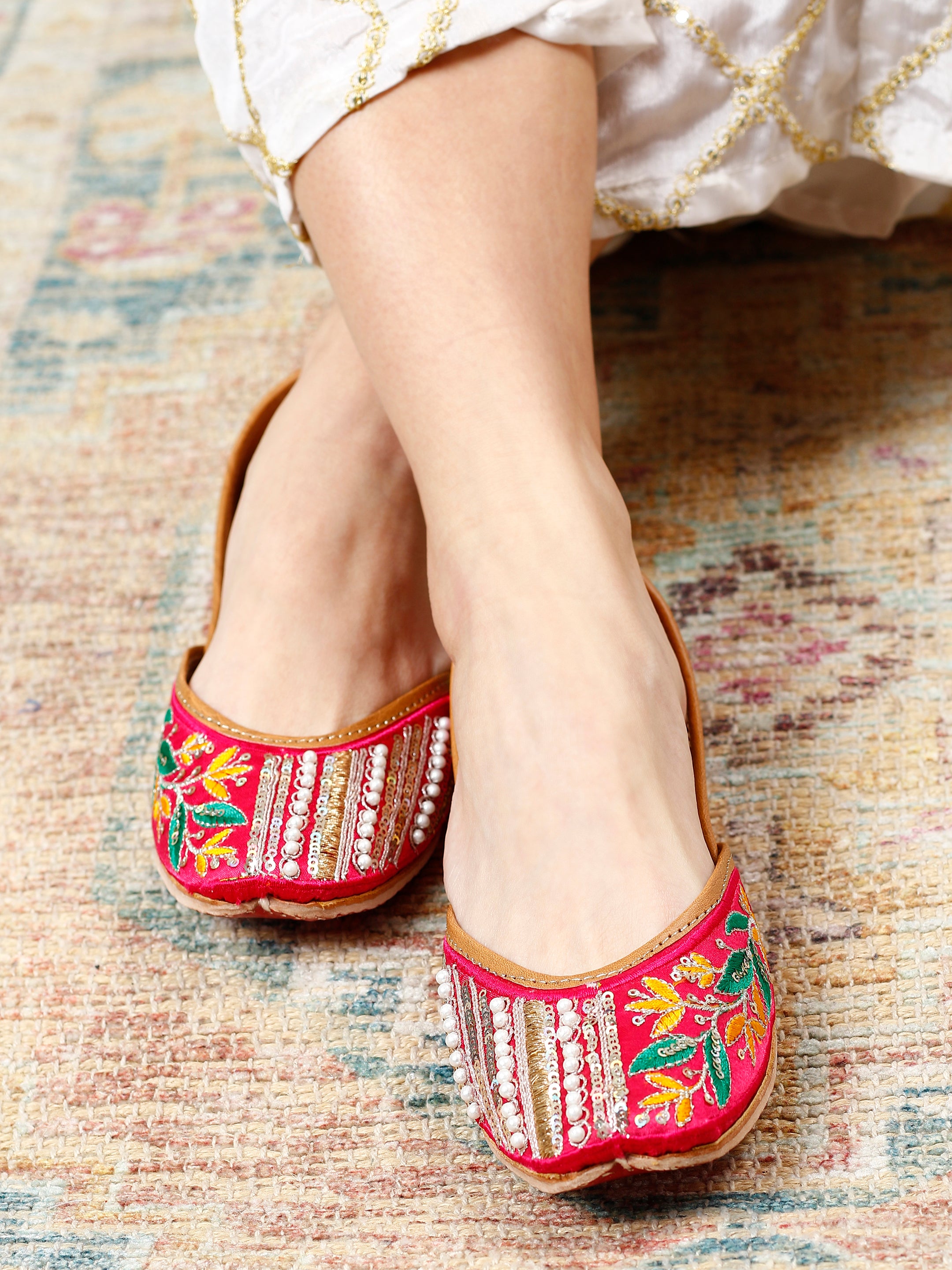 Pink Punjabi Jutti for women