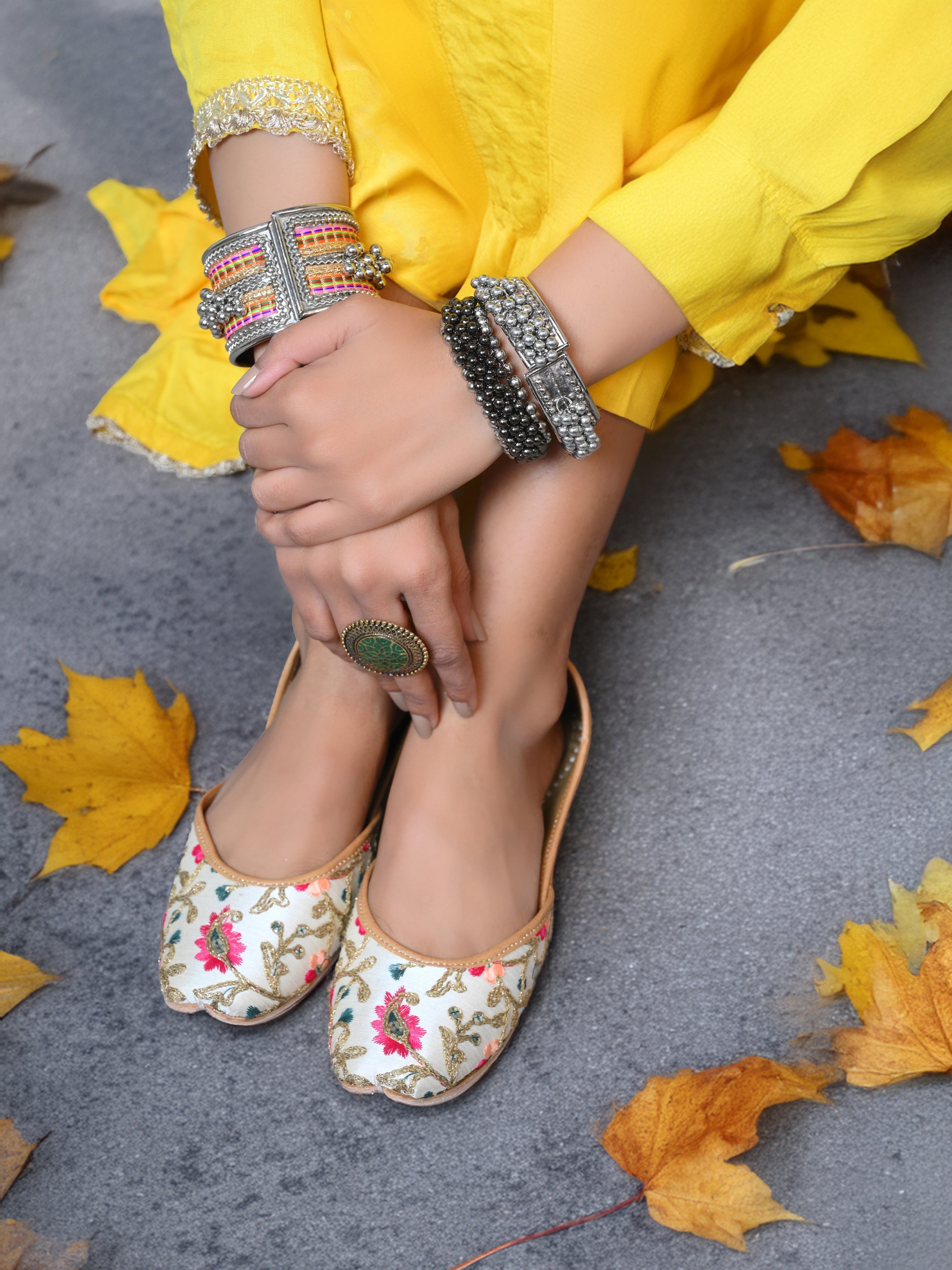 Double Cushion Juttis