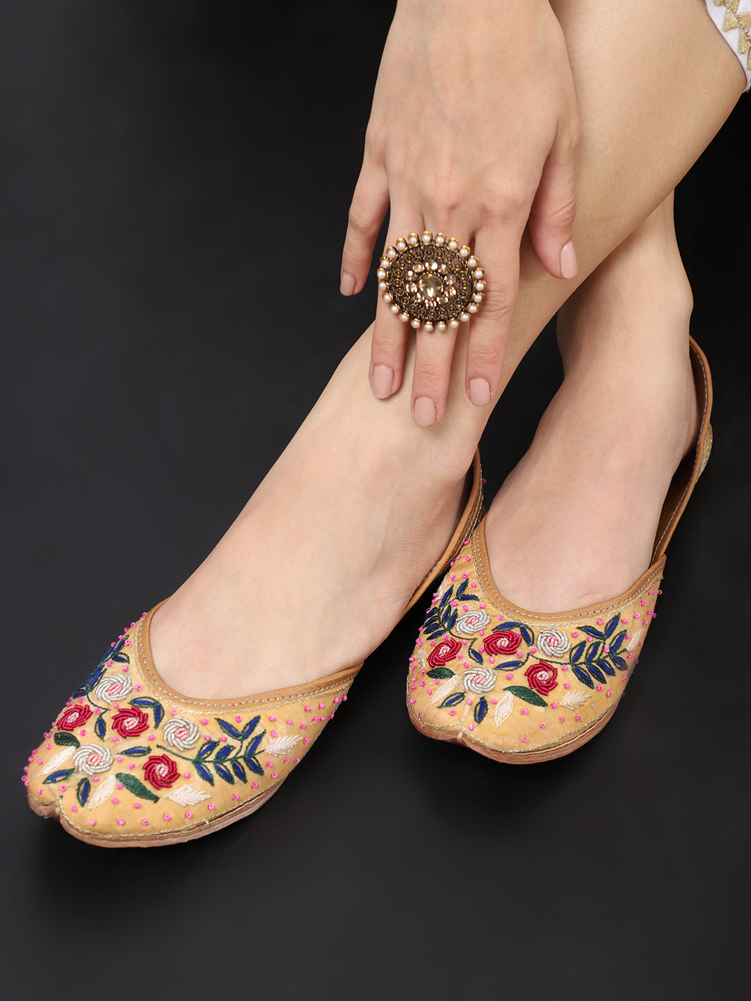 Sand Dunes Embellished Punjabi Juttis