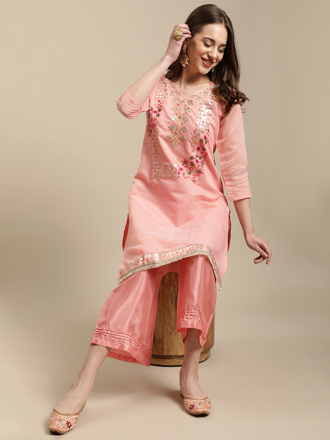 Redish Peach Floral Embellished Punjabi Jutti