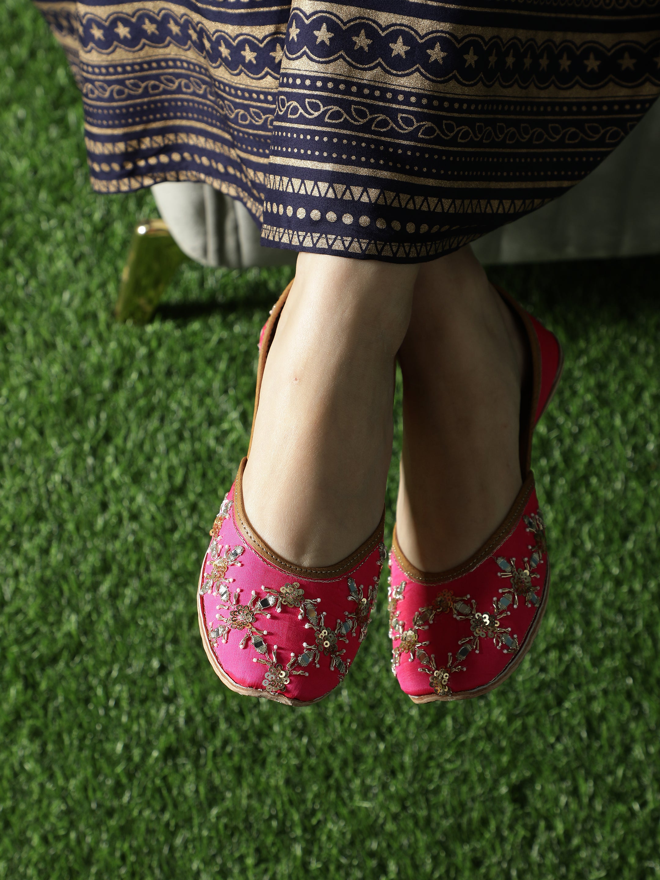 Rubella Pink Embellished Punjabi Juttis