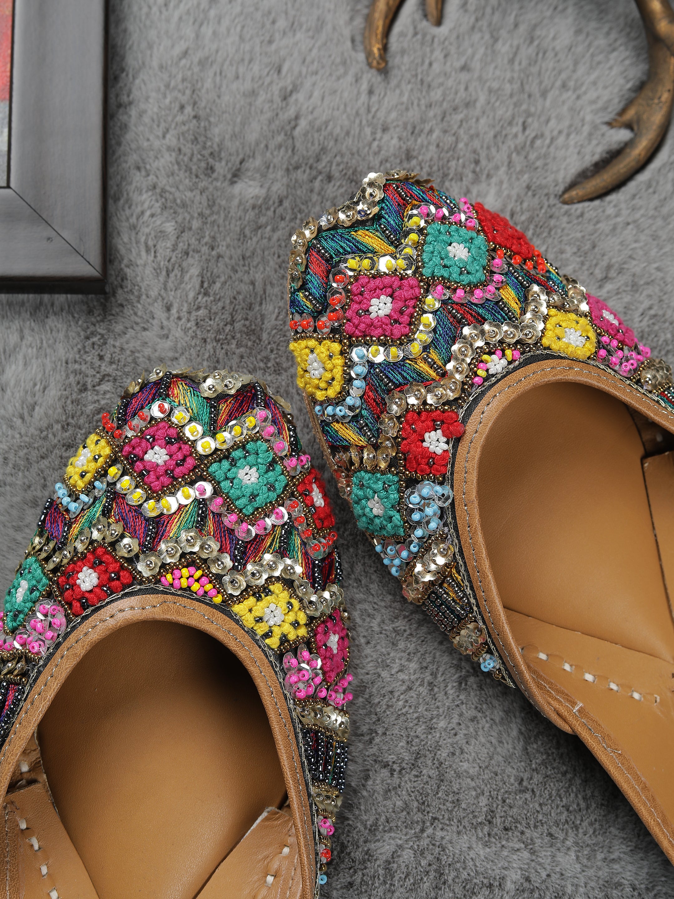 Noor Beaded Embellished Punjabi Juttis