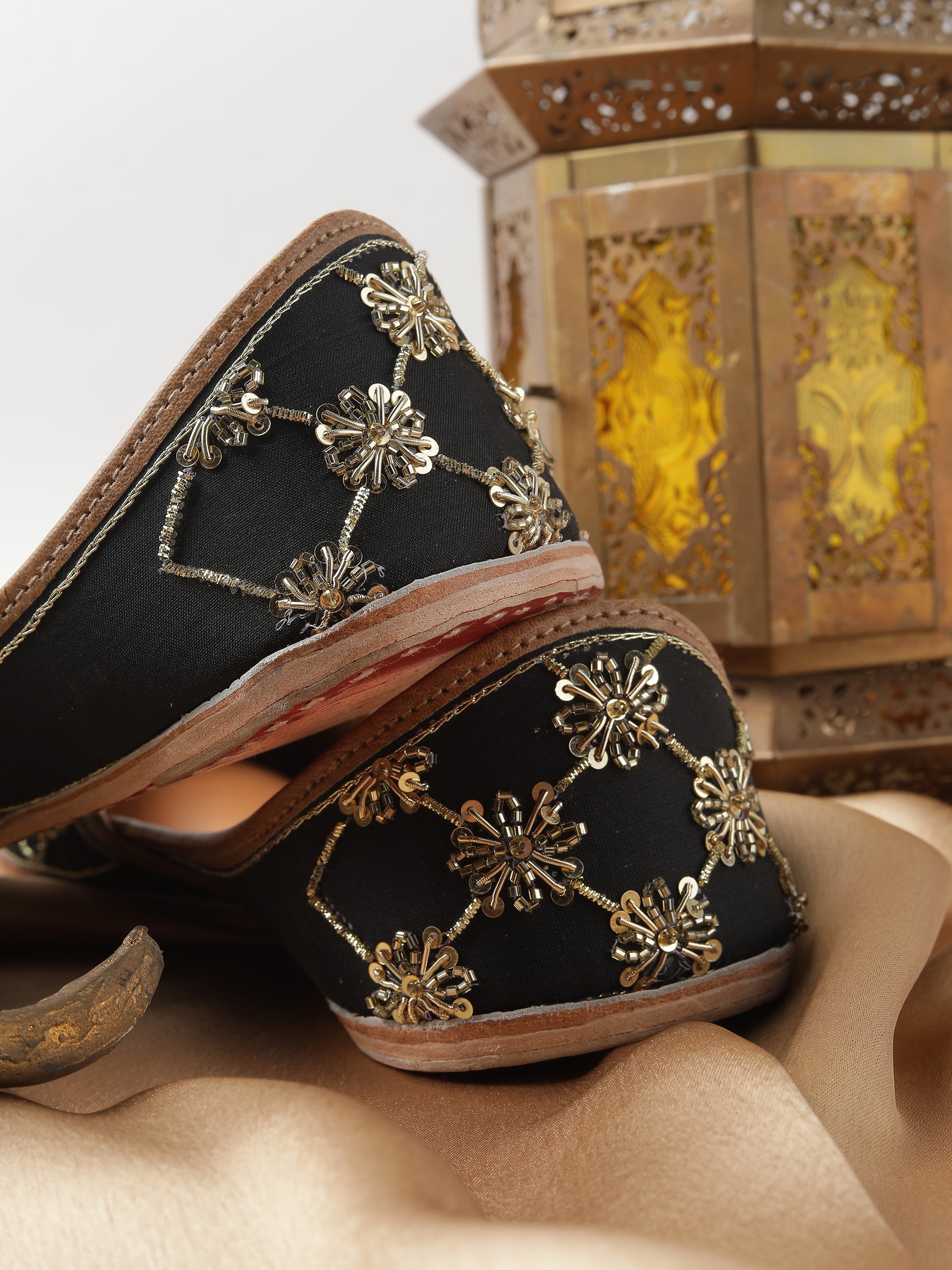 Black Punjabi Jutti for women