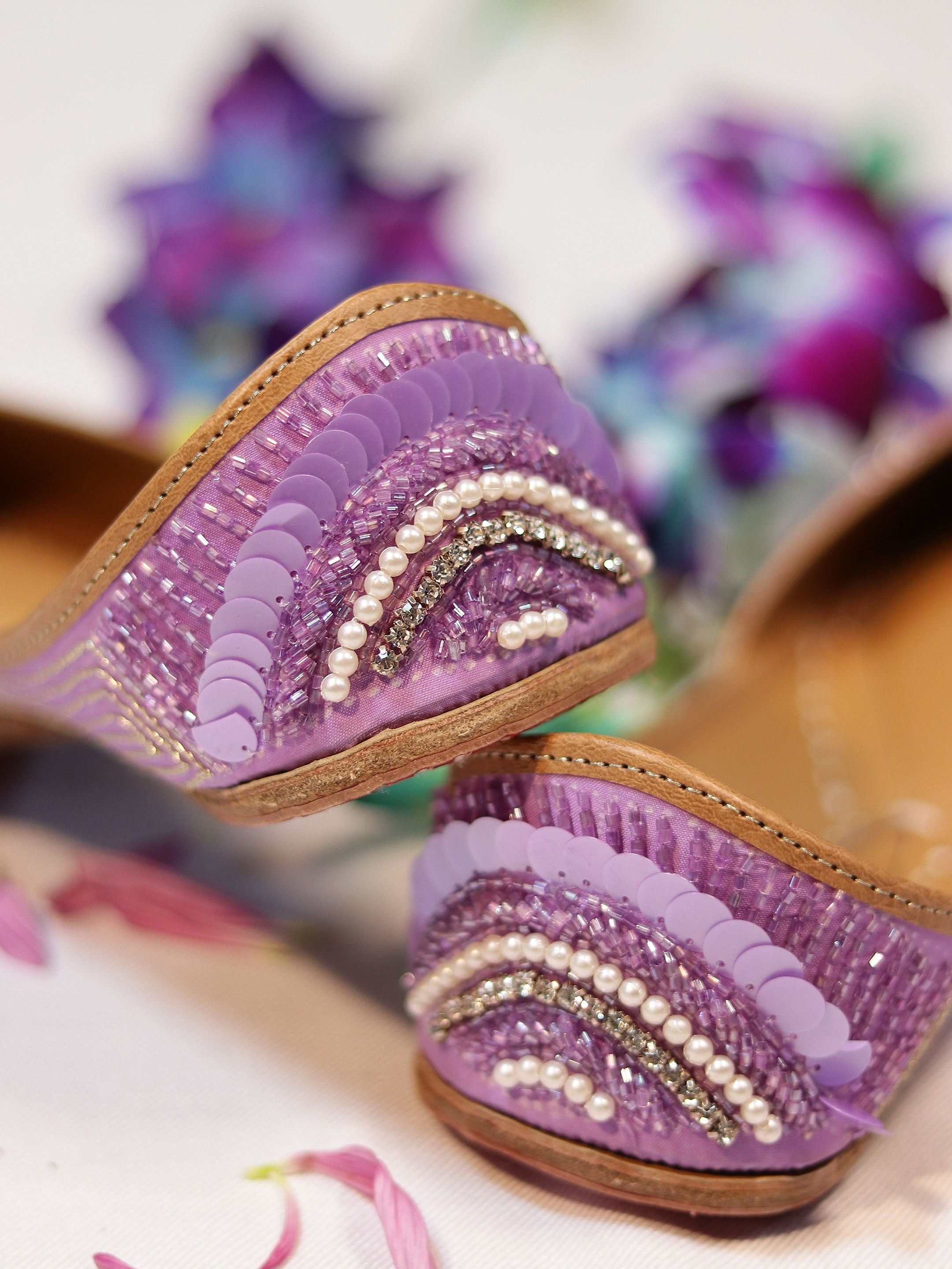 Iris Purple Embellished Punjabi Juttis