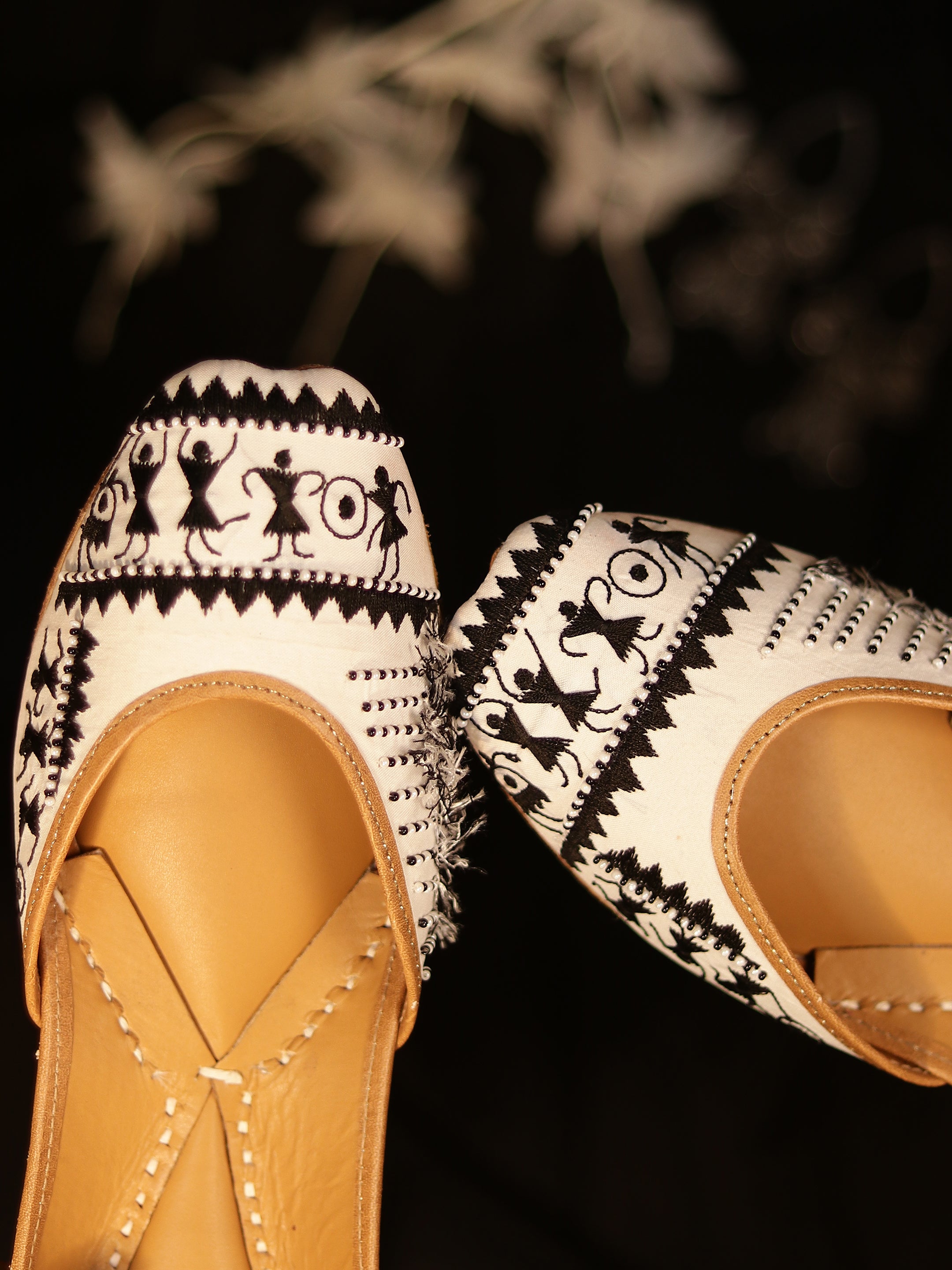 Fusion White & Black Embroidered Punjabi Juttis