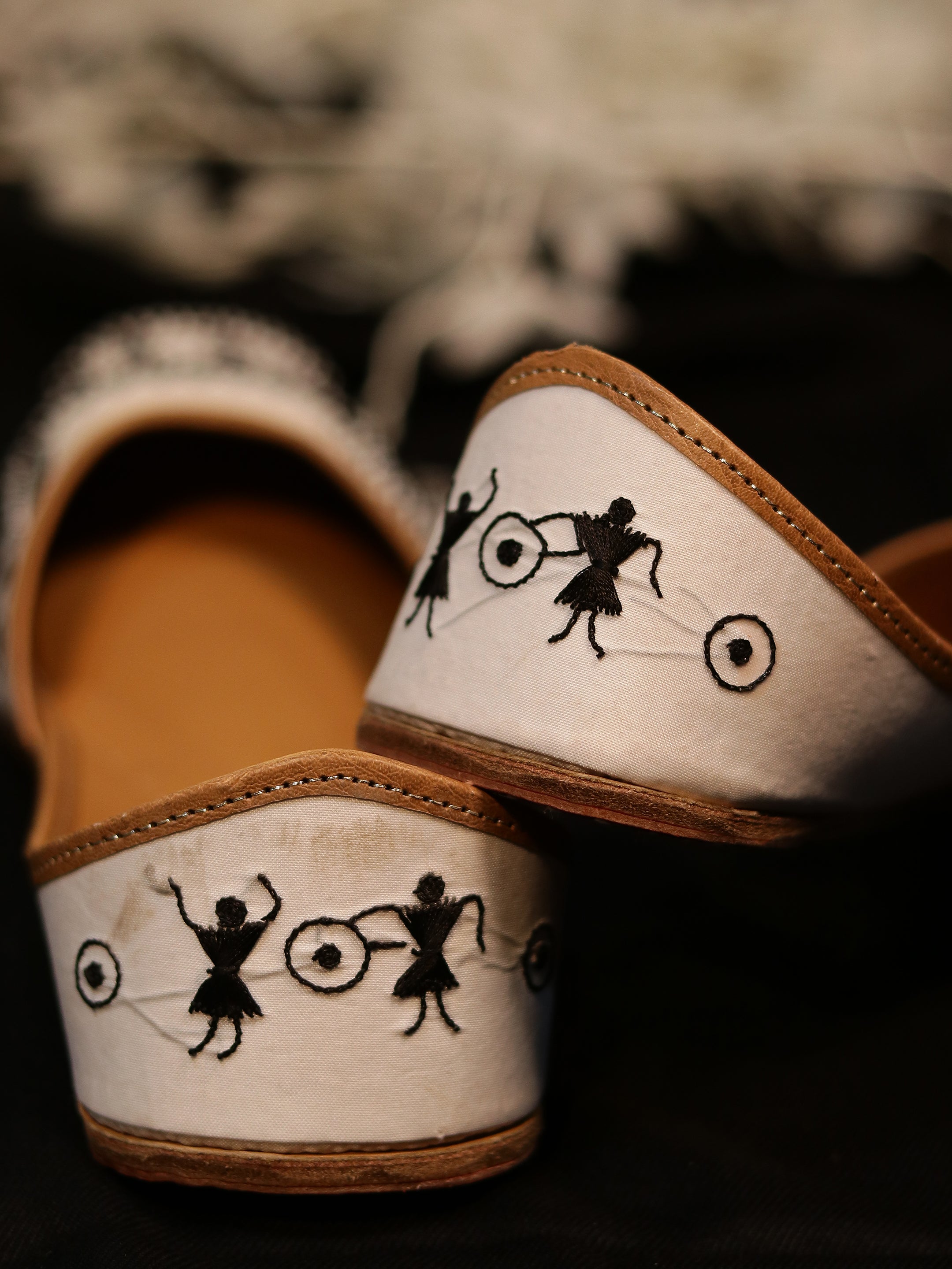 Fusion White & Black Embroidered Punjabi Juttis