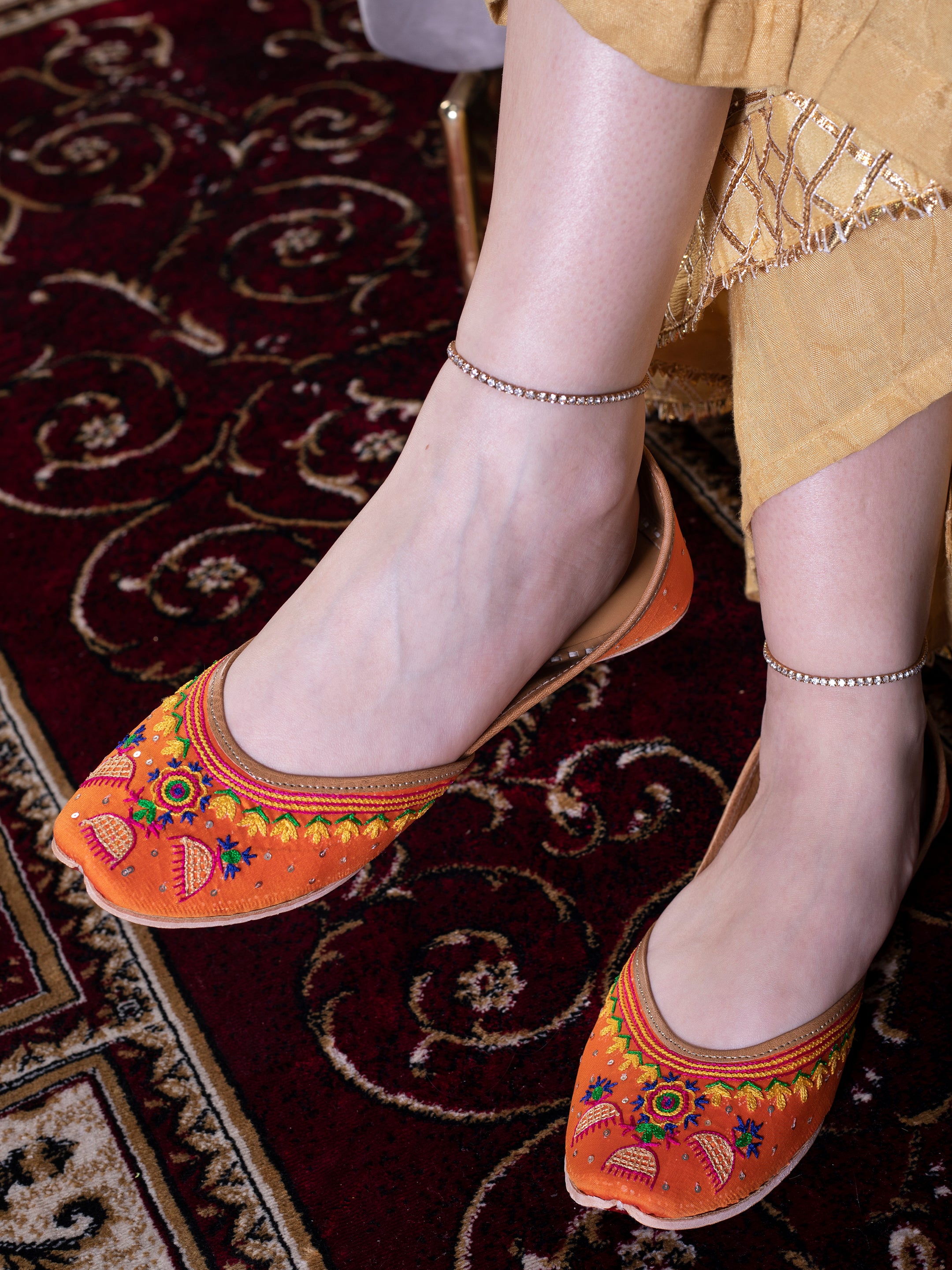 Rangsari Embroidered Designer Punjabi Juttis