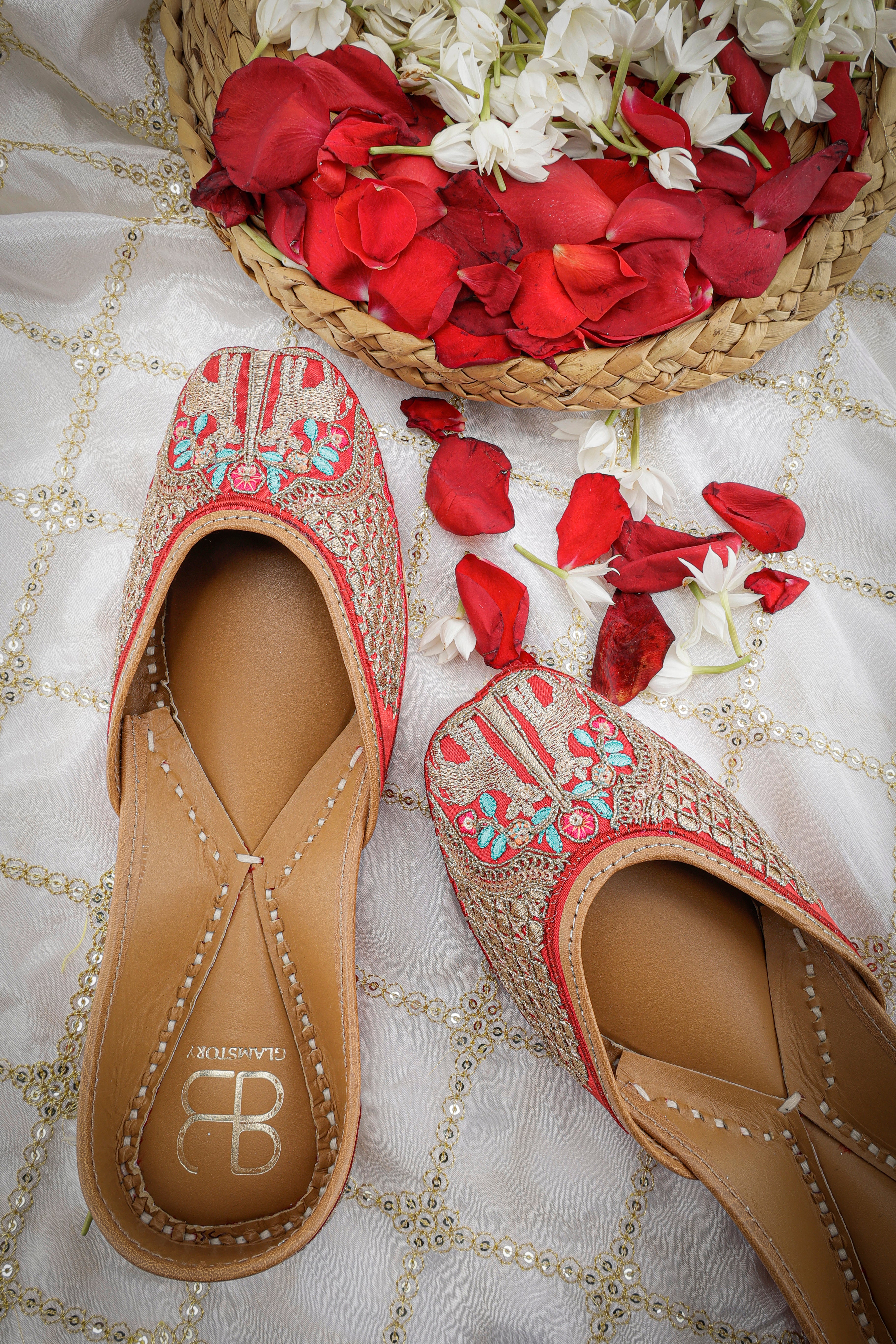 Gazelle Red Embroidered Punjabi Jutti