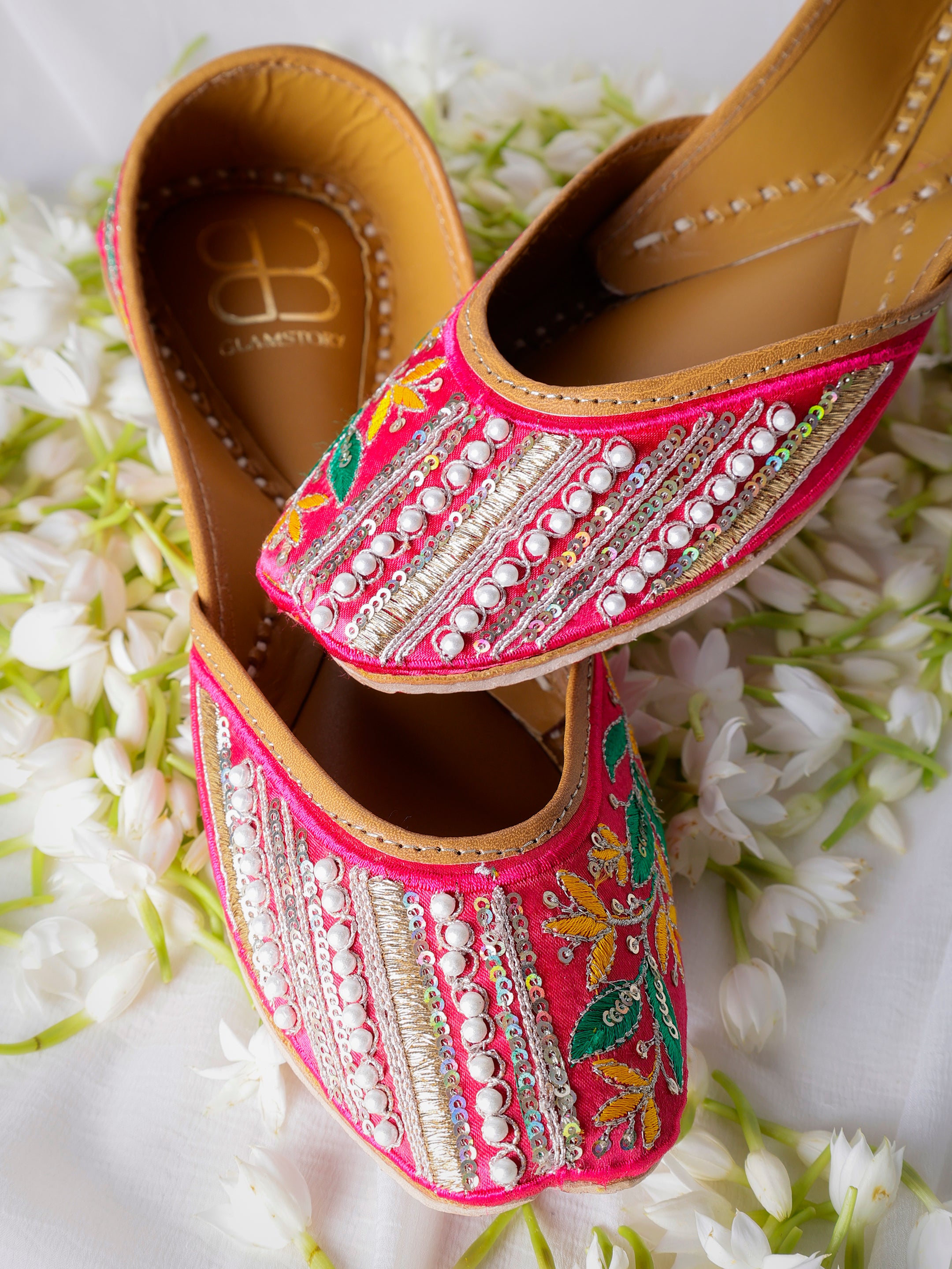 Mia Red Embellished Ethnic Punjabi Jutti