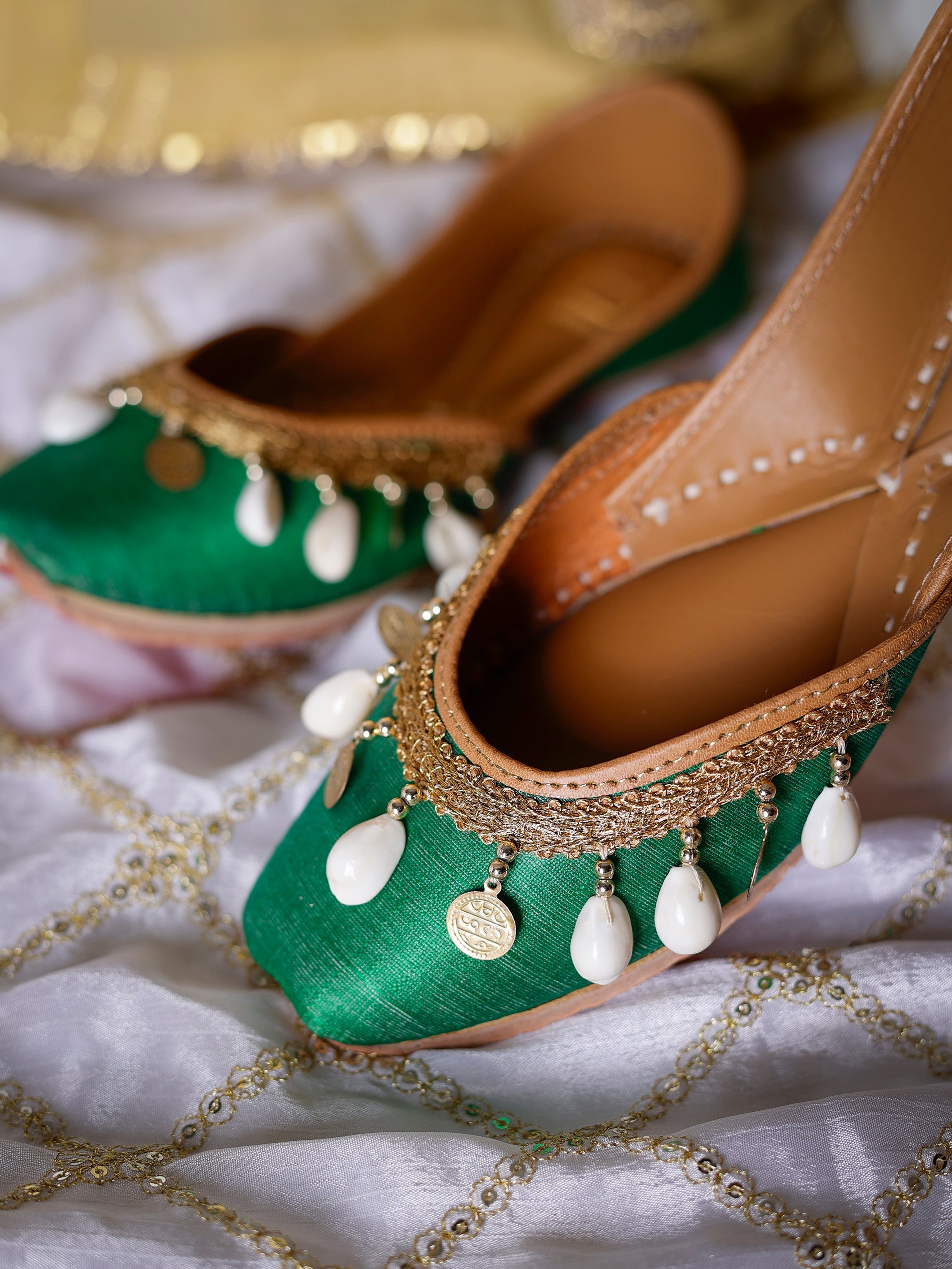 Land Snail Green Embellished  Punjabi Jutti