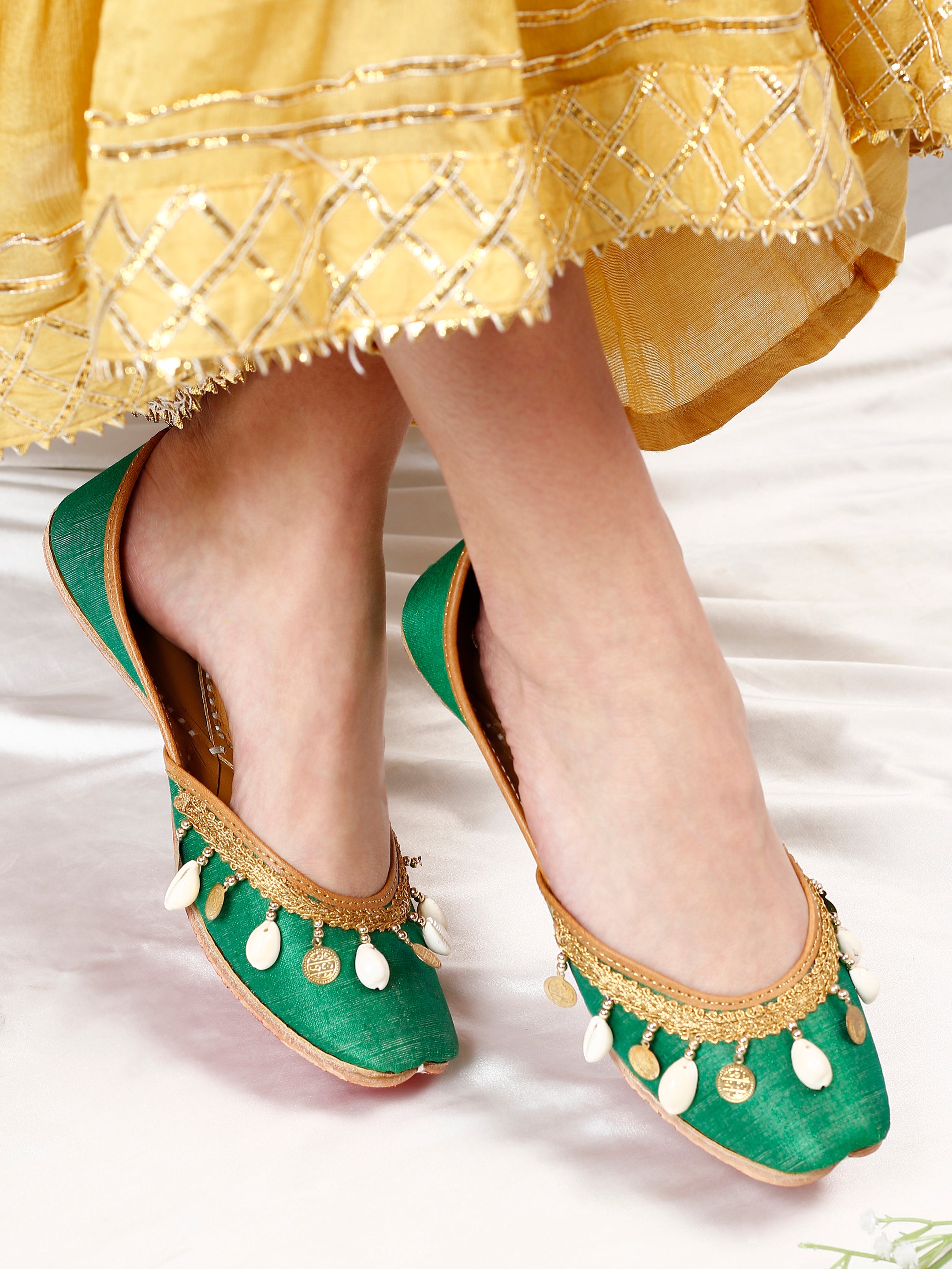 Land Snail Green Embellished  Punjabi Jutti