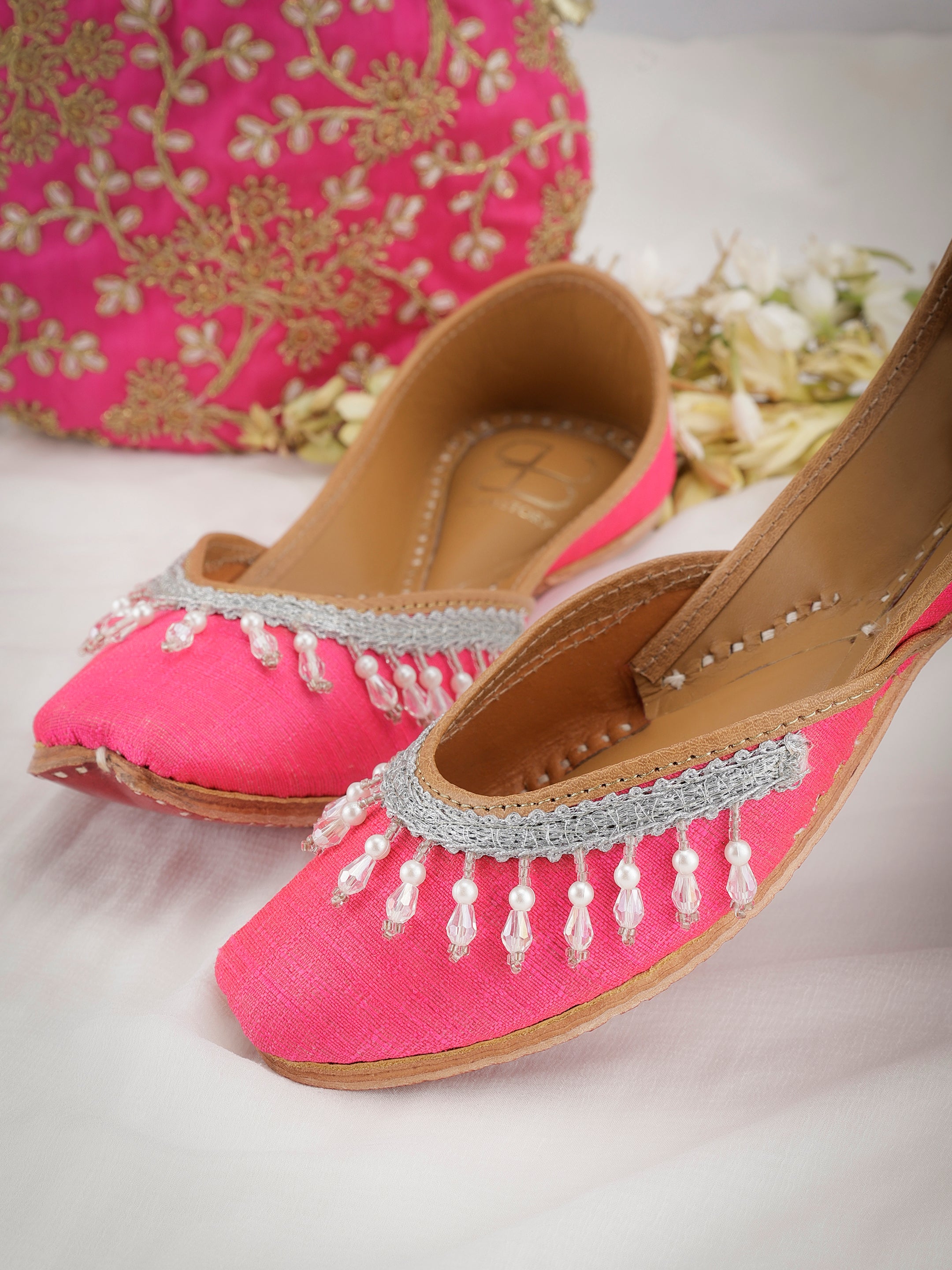 Bella Pink Embellished  Punjabi Jutti