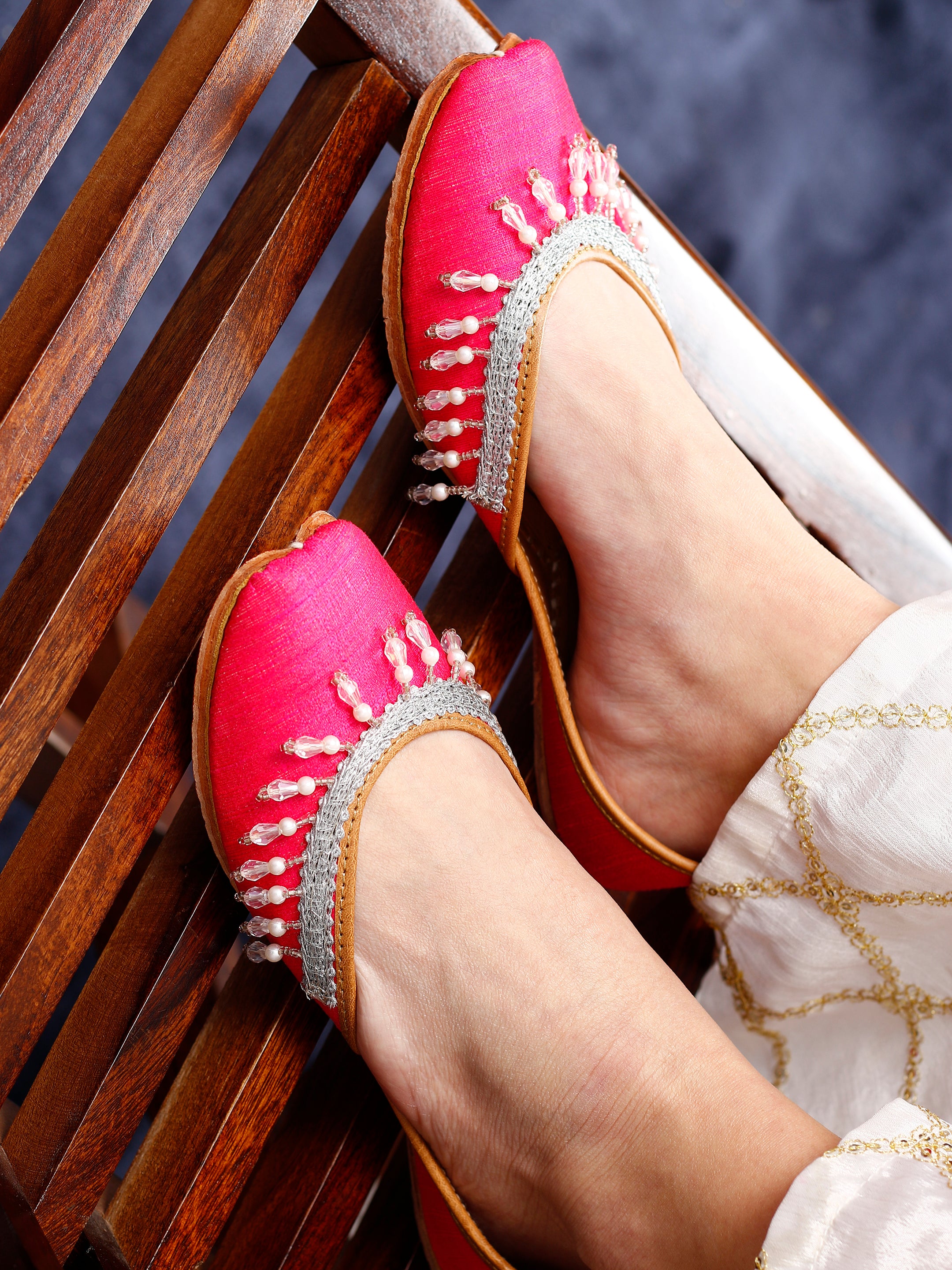 Bella Pink Embellished  Punjabi Jutti