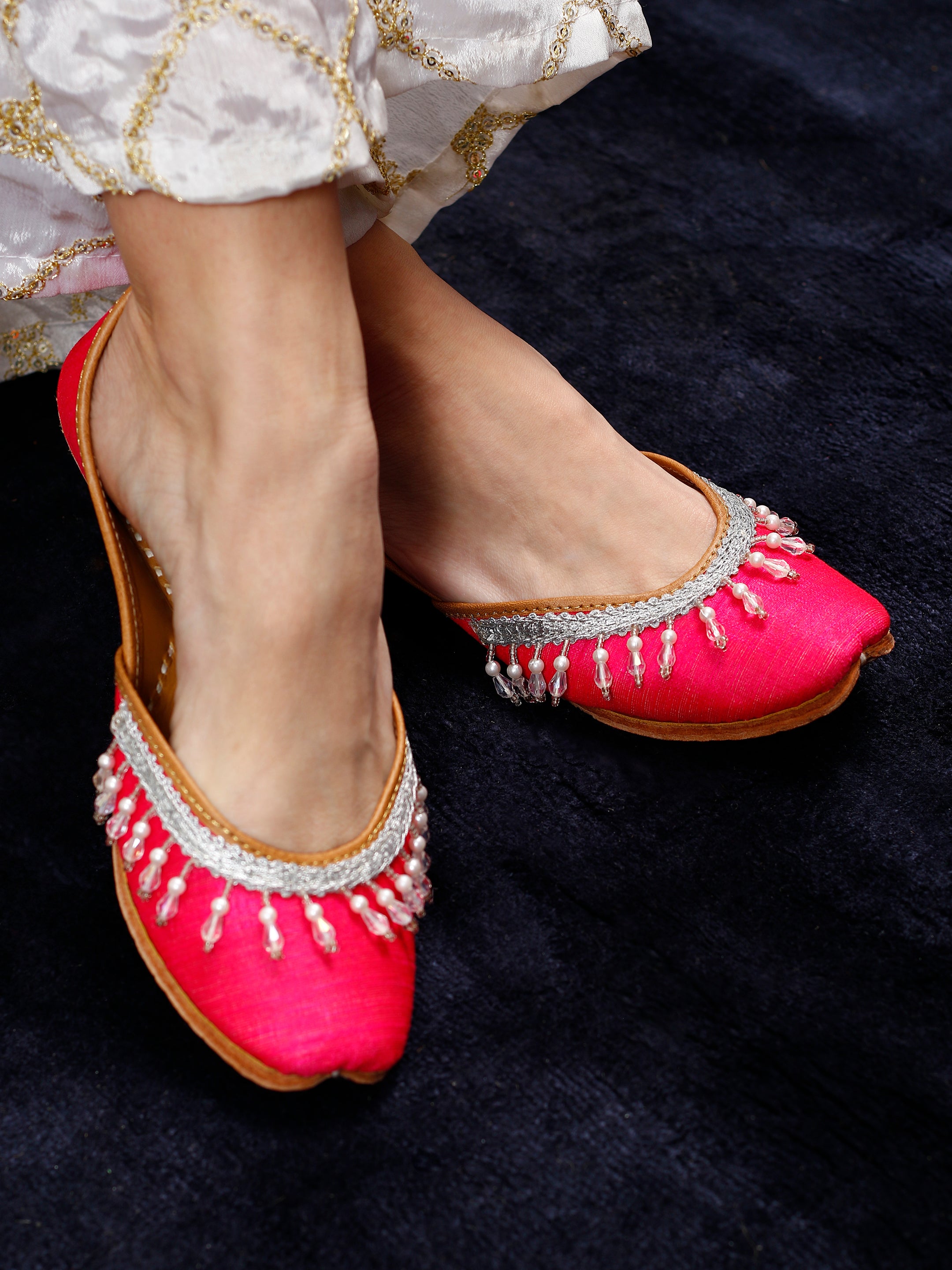 Bella Pink Embellished  Punjabi Jutti