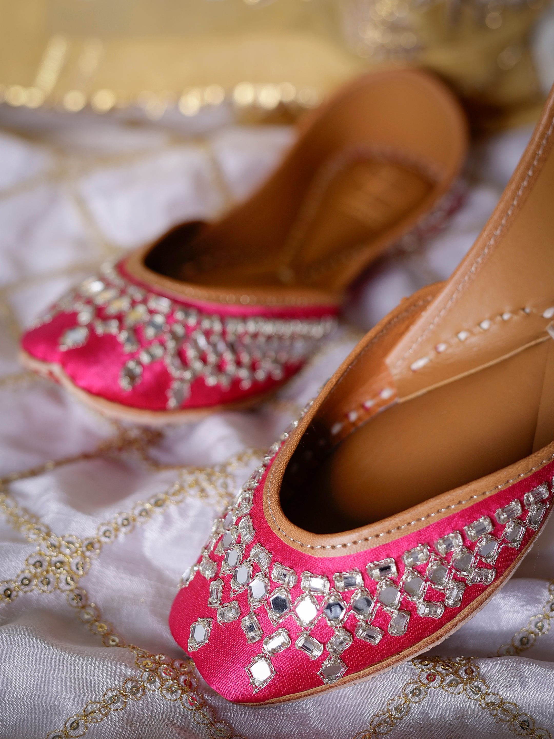 Juliet Pink Mirror Embellished  Punjabi Jutti