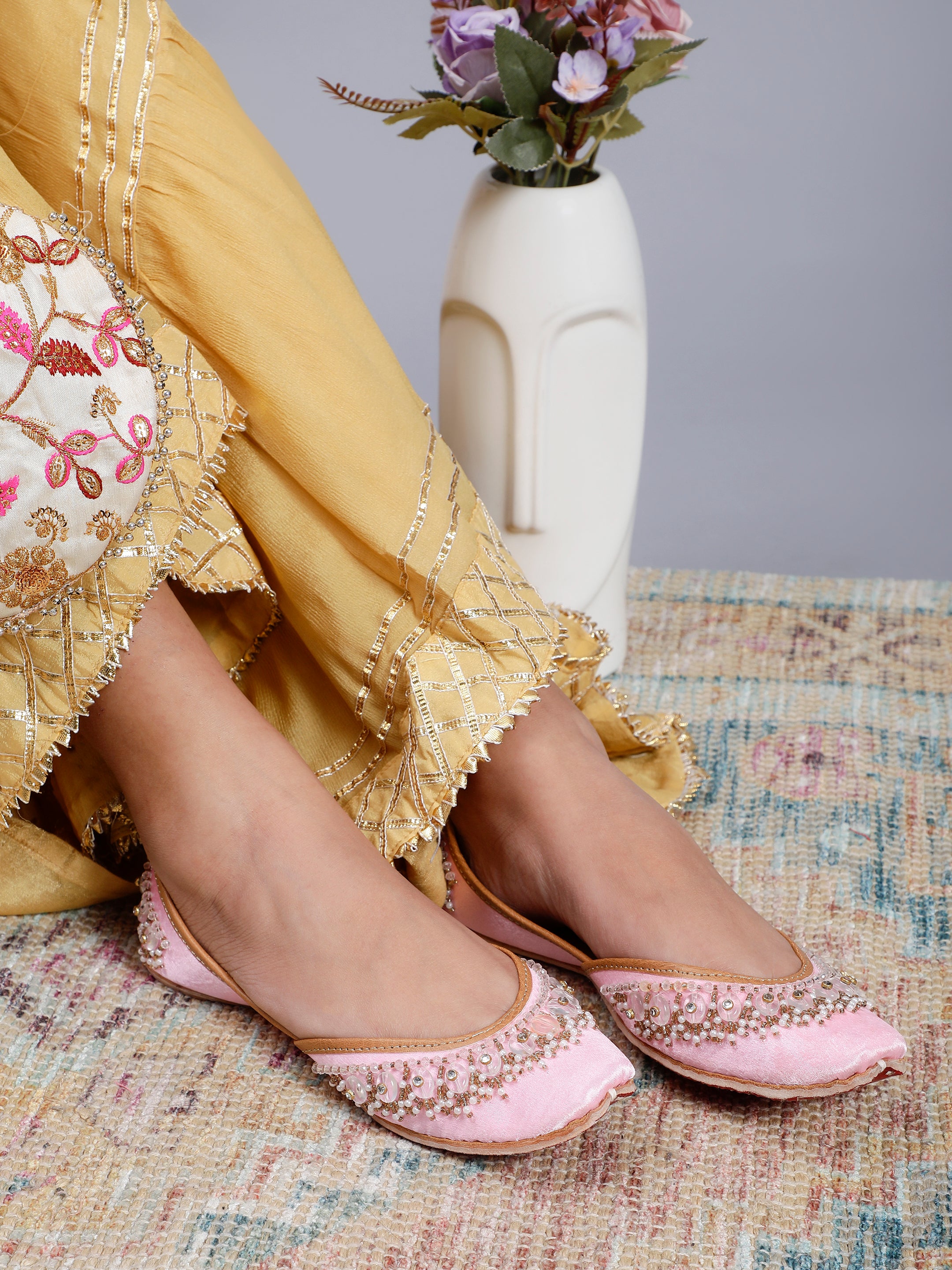 Ziba Pink Embellished Punjabi Jutti