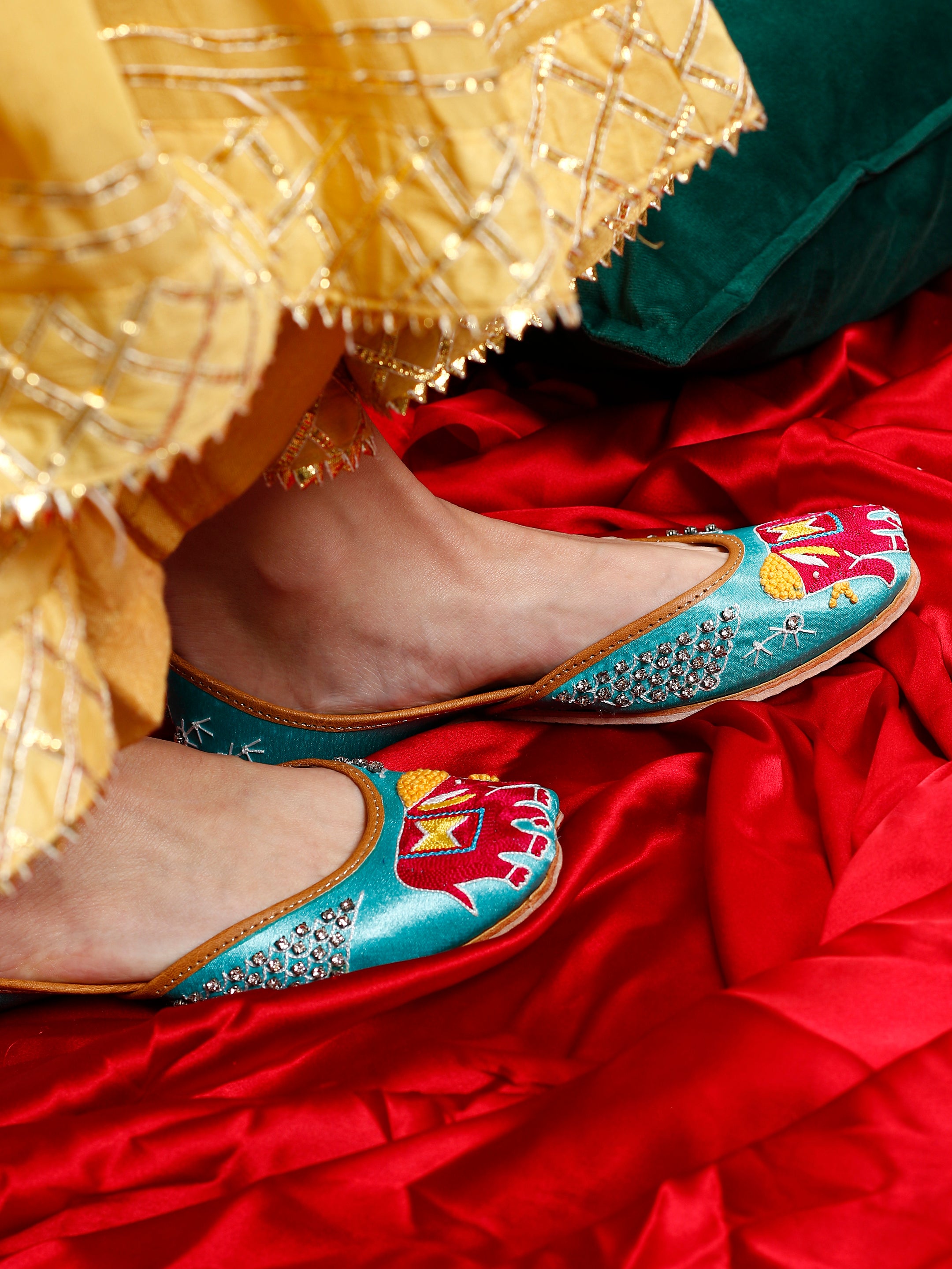 Inara Blue Embroidered Punjabi Jutti