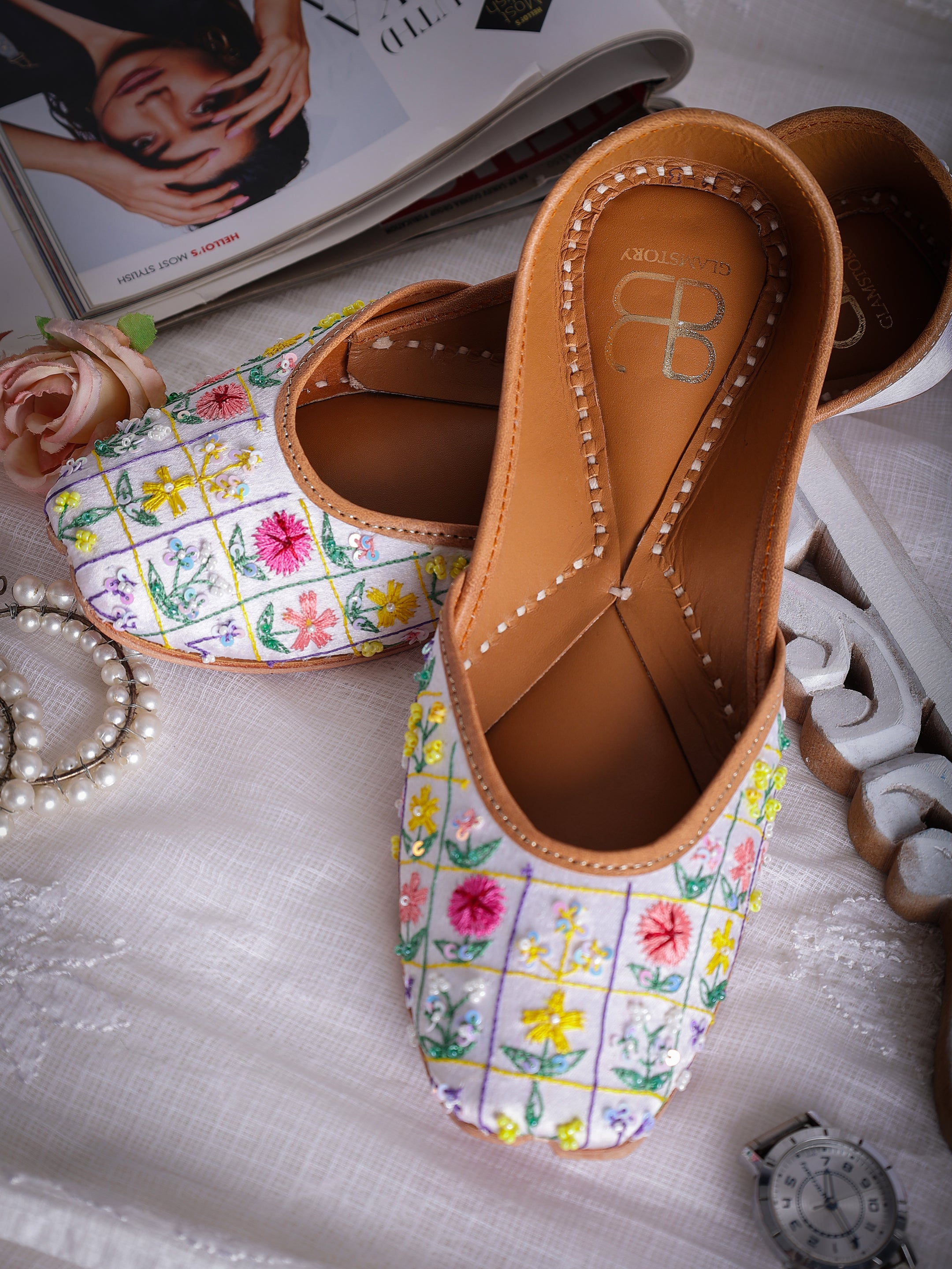 White Elegance Leather Mojari with Intricate Embroidery